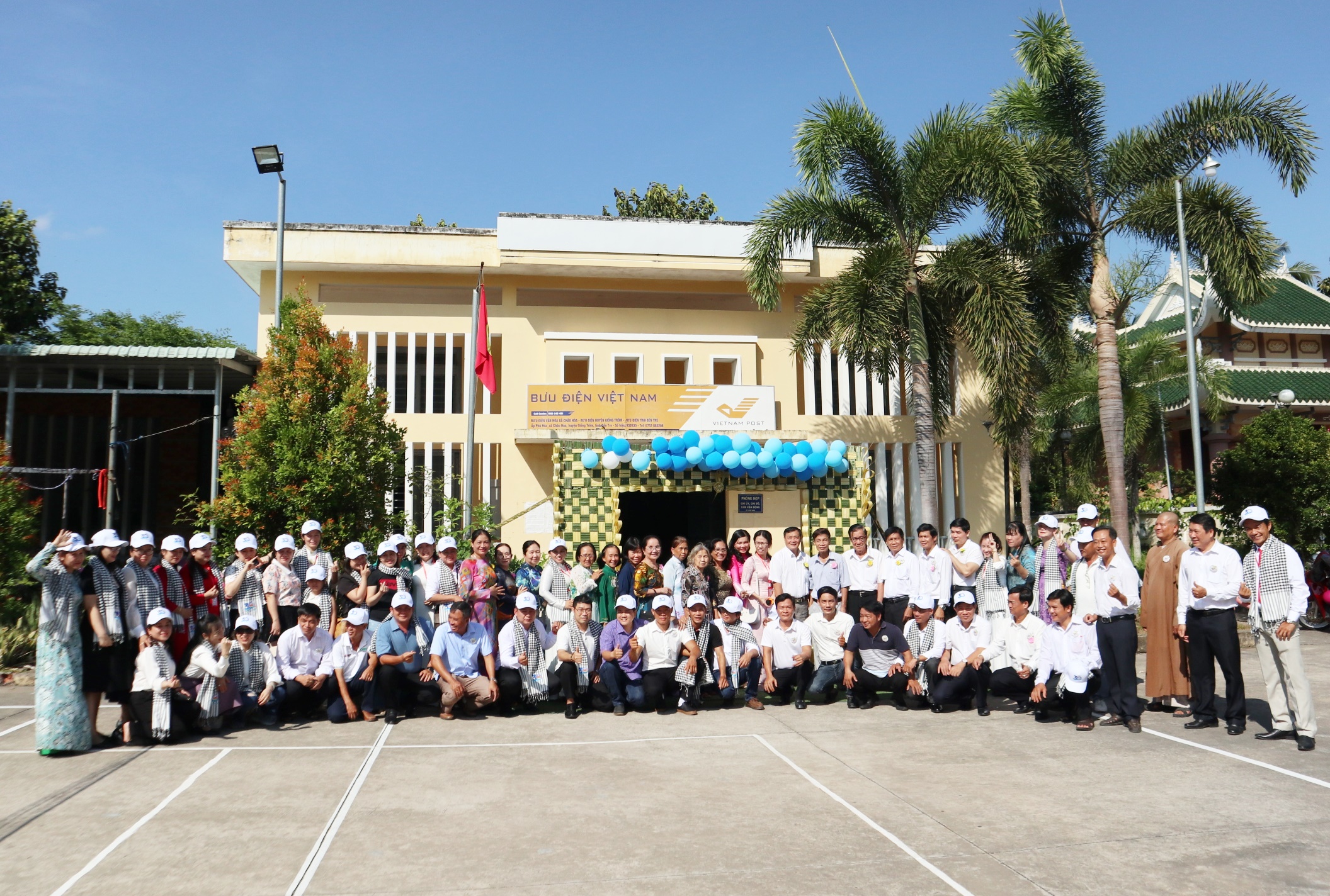 Cựu học sinh trường THCS Châu Hòa họp mặt kỷ niệm 30 năm ngày ra trường
