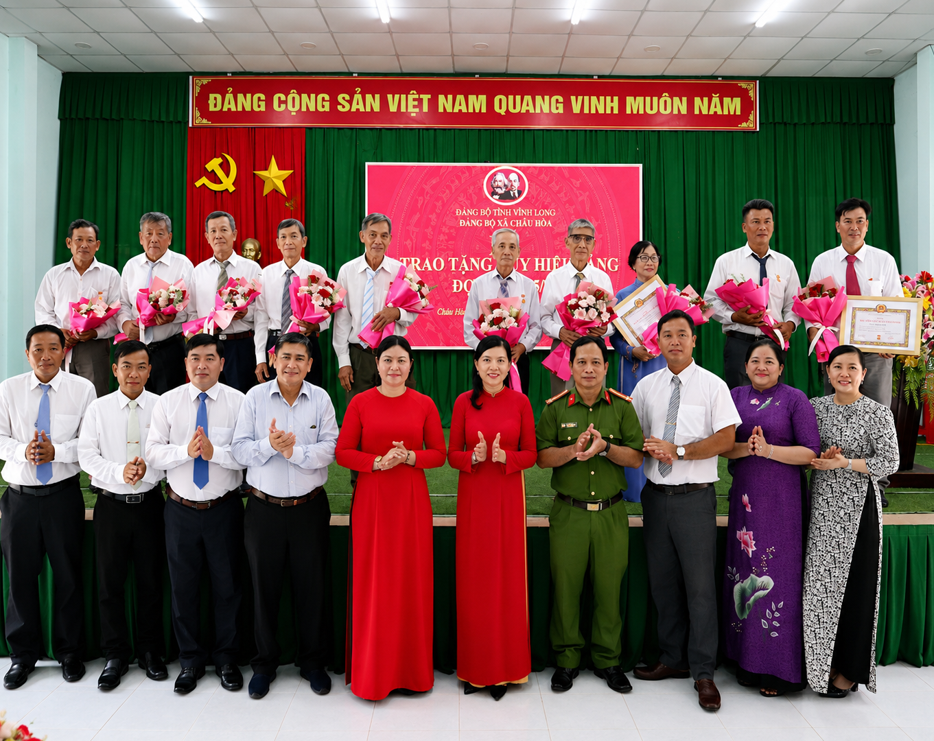 Xã Châu Hòa long trọng tổ chức Lễ trao tặng Huy hiệu Đảng đợt 19/5/2026
